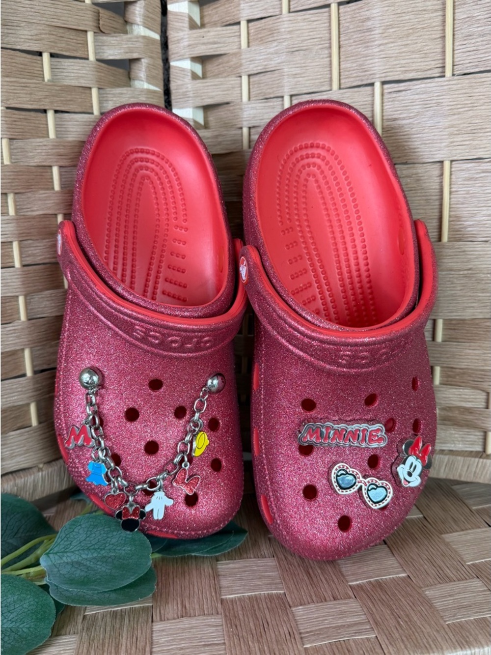 Crocs Classic Glitter Red Clogs w/ Minnie Mouse Croc Charm And Chain Set Size 7